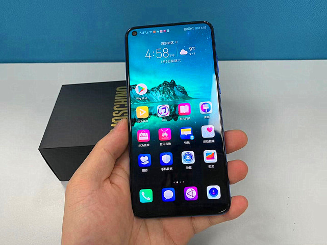 华为荣耀|“烂大街”的产品一定好?这四款华为手机褒贬不一!