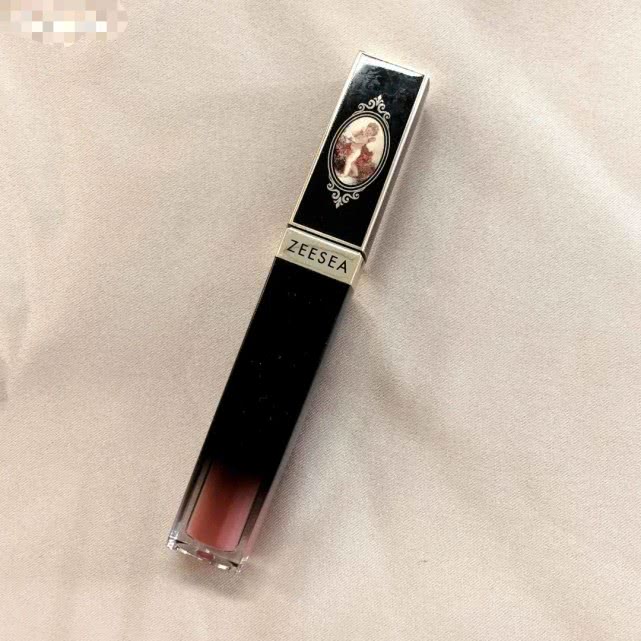 口红：超级适合春天的口红大测评！春季口红“红黑榜”！国货口红排第一名？