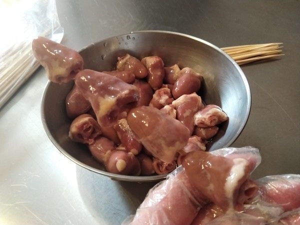 『照烧』鸡身上“最值钱”的部位,买鸡的老板都留着自己吃,一只鸡就一个