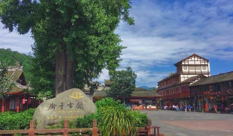 #古镇#四川被忽视古镇，离青城山8公里，被誉为“川西水乡”却少有人知