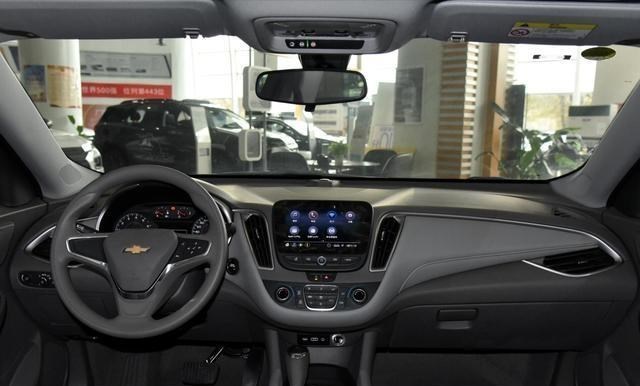 本田雅阁|又一合资中级车“扛不住了”，落地13万，2.0T+9AT，比雅阁还帅气