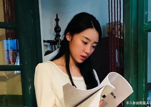 白百何|《三十而已》林有有被狂骂，皱眉瞪眼扮俏皮，模仿白百何太明显