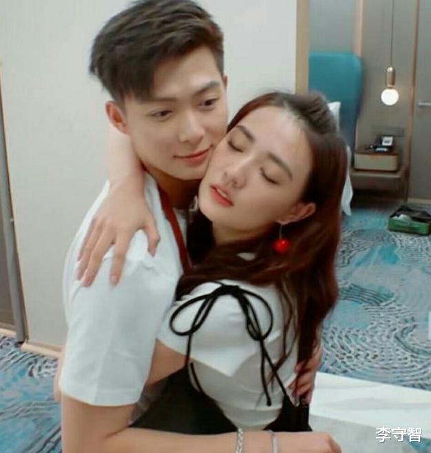 「张铭恩」徐璐张铭恩分手还夹杂胡冰卿，和杨紫秦俊杰张雪迎的故事如出一辙