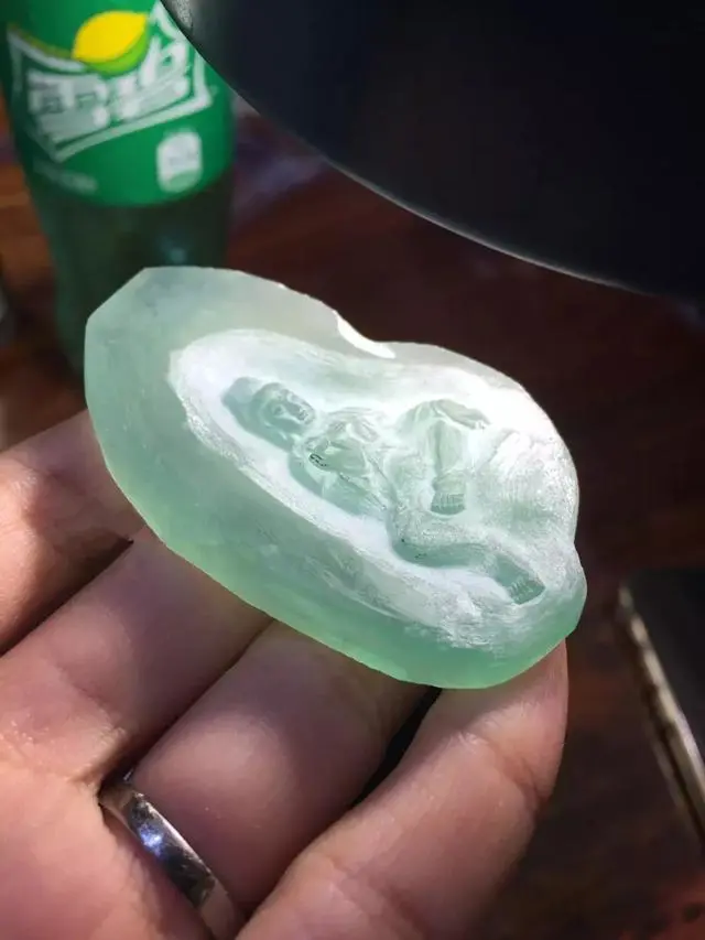 翡翠：切涨的木那翡翠原石，看着都流口水，太棒了！