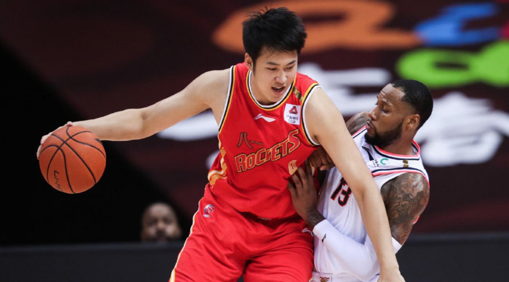 杜锋|杜锋批评完胡铭轩后指正周鹏的单打太多,语气立刻变得舒缓了许多