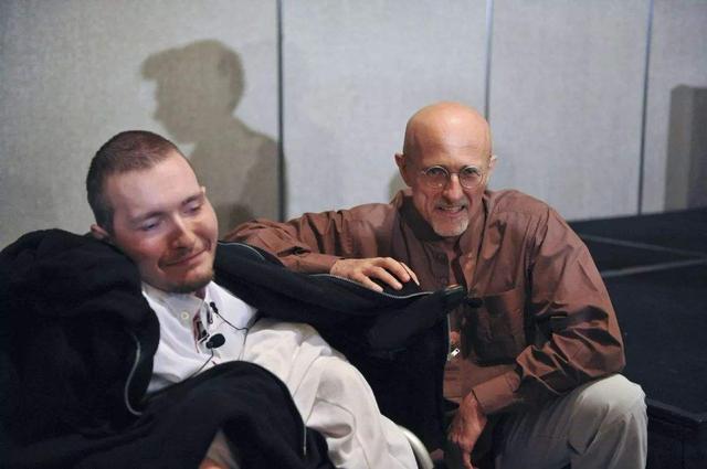 工人■世界首例活人“换头”手术，志愿者是俄罗斯程序员，结果如何？