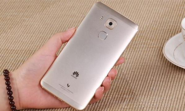 【软件】华为手机也分好坏，3个系列建议别买，性能一般价格虚高