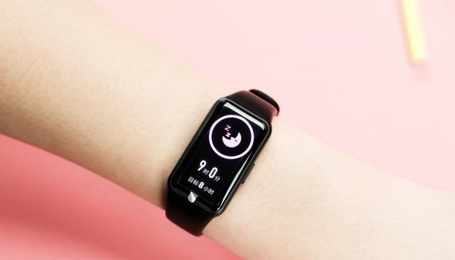 美团|大屏幕+十项运动全能+24小时心率检测，全面屏荣耀手环6使用体验