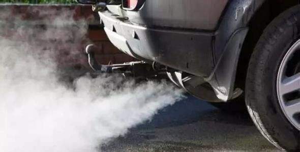 燃油车|我国禁售燃油车时间将至，买车的人请注意，猜猜你的车能开几年？