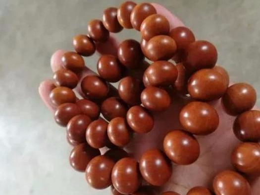 @这种手串不要钱，车成手串，他盘了不到半年，妥妥的牛津红