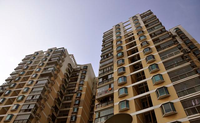 “买了1套房，亏了1年工资”，专家：一半城市，持有房产开始亏钱