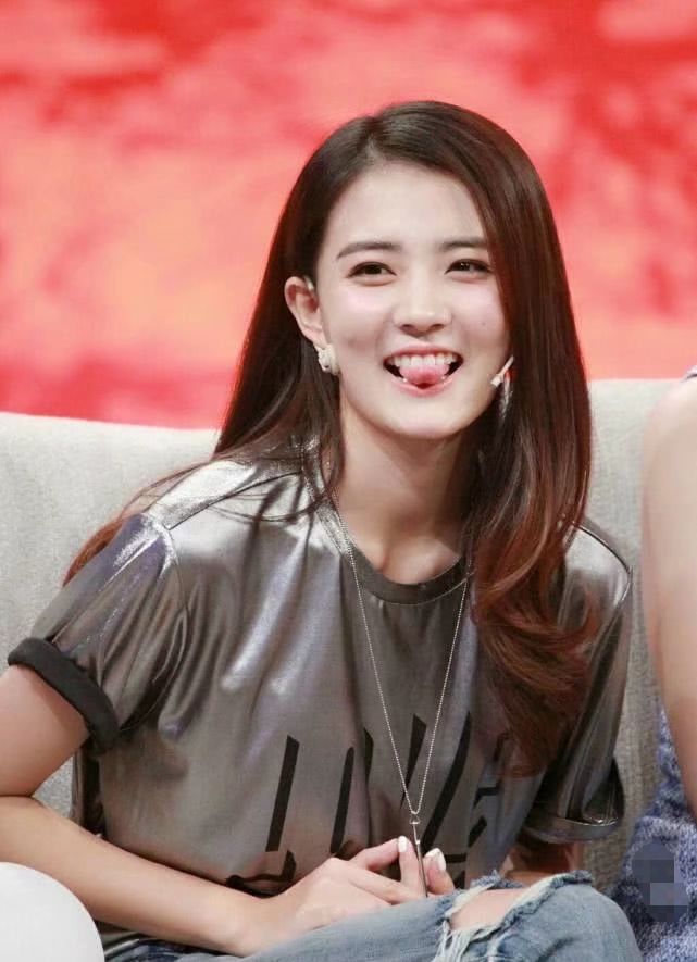 「张铭恩」张铭恩一把扛起徐璐, 有人注意到他手捂的位置? 网友狂按暂停键