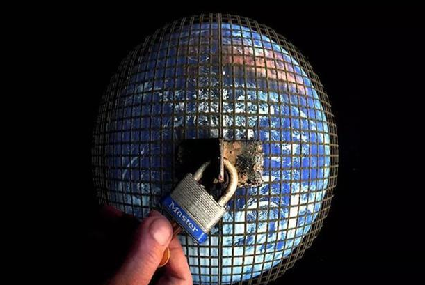 『外星人』人类真的是“小白鼠”？一座孤岛证实了实验室理论，外星人在监视