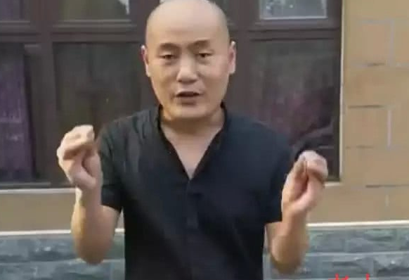 岳云鹏|他是岳云鹏弟弟，在家种地，照顾父母，为何不嫉妒哥哥千万财产？