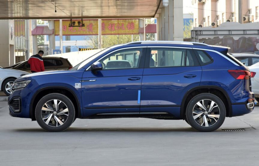 比亚迪汉|德系“省油王”倒下了，入门1.4T油耗2L，直降1.9W，高速200码不飘