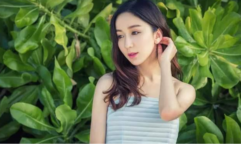 整容|她31岁脸就“崩”了？坚决不承认整容，今却满脸硅胶感垮成“假人”