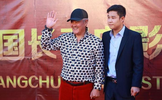 『赵本山』他是赵本山大徒弟，因一部电影被骂出娱乐圈，今不做演员月收入照样过百万