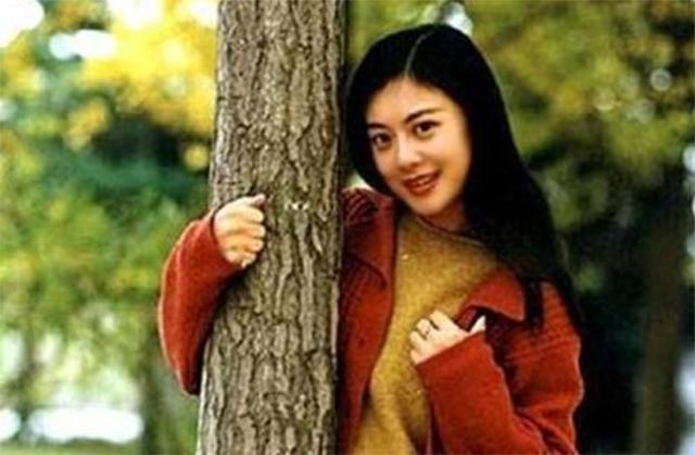 姜丰|前央视主持人，情定英国高管入英籍，49岁离婚为生计带娃回国