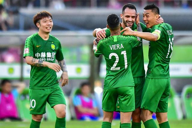 『广州恒大』郑智从主力变为替补,恒大新队长浮出水面,一人让球迷心服口服!