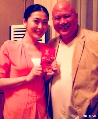 『万梓良』万梓良老婆与前妻恬妞对比，差距真的太大，终于明白万梓良为何如此爱她了