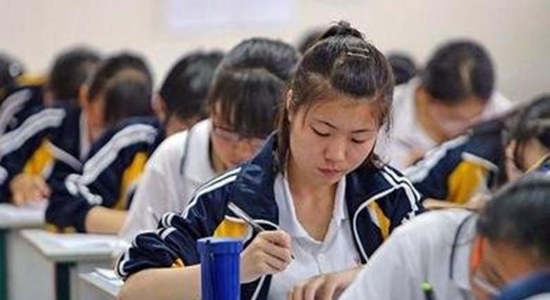 「」高考倒计时,高三生走进“黎明前”,加油冲一把争取超常发挥!