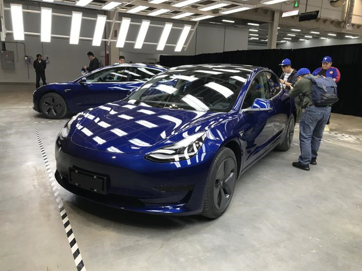 [日产轩逸]未上市订单达40万辆，卖30万比奔驰还抢手，谁还买3系A4