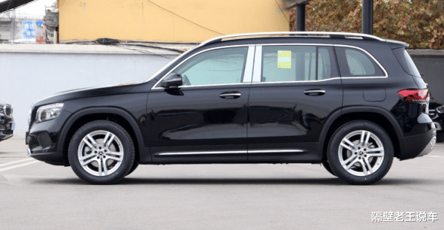 『奔驰glb』从30w跌至24w，买不起奔驰GLC就买它，看车标就比奥迪Q5上档次