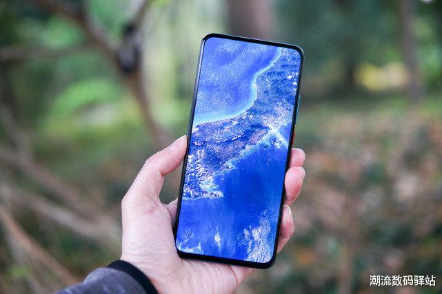 全面屏|从2999跌至2378元,升降全面屏+高清四摄,网友:还是等到了!