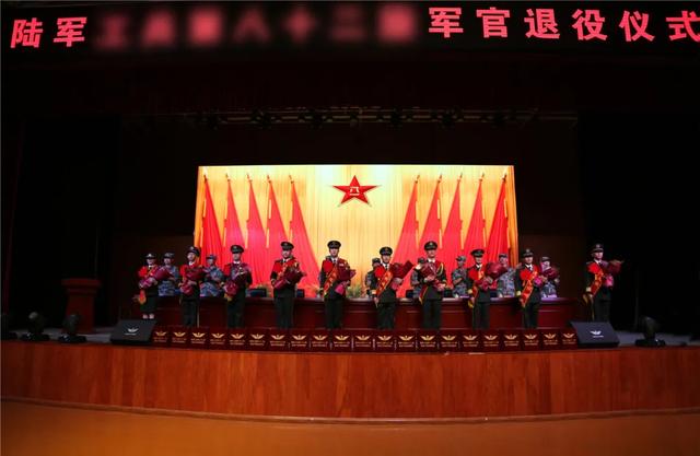 ##罕见！82集团军某旅上尉夫妻一起脱军装，携手退出现役