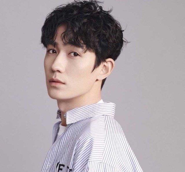 朱一龙：片约不断！《亲爱的自己》还未杀青，朱一龙另一部戏已预定