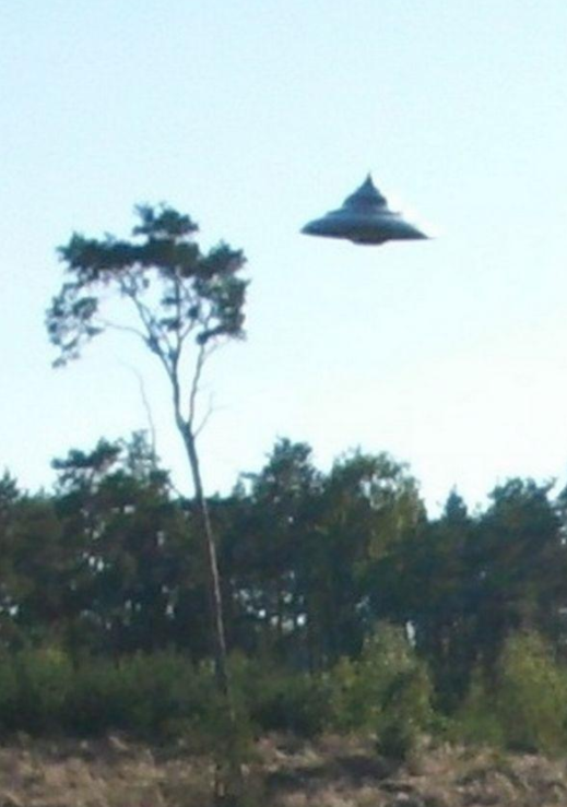 【UFO】波兰男子野外骑车，意外拍下神秘UFO照片，画质清晰可见令人称奇