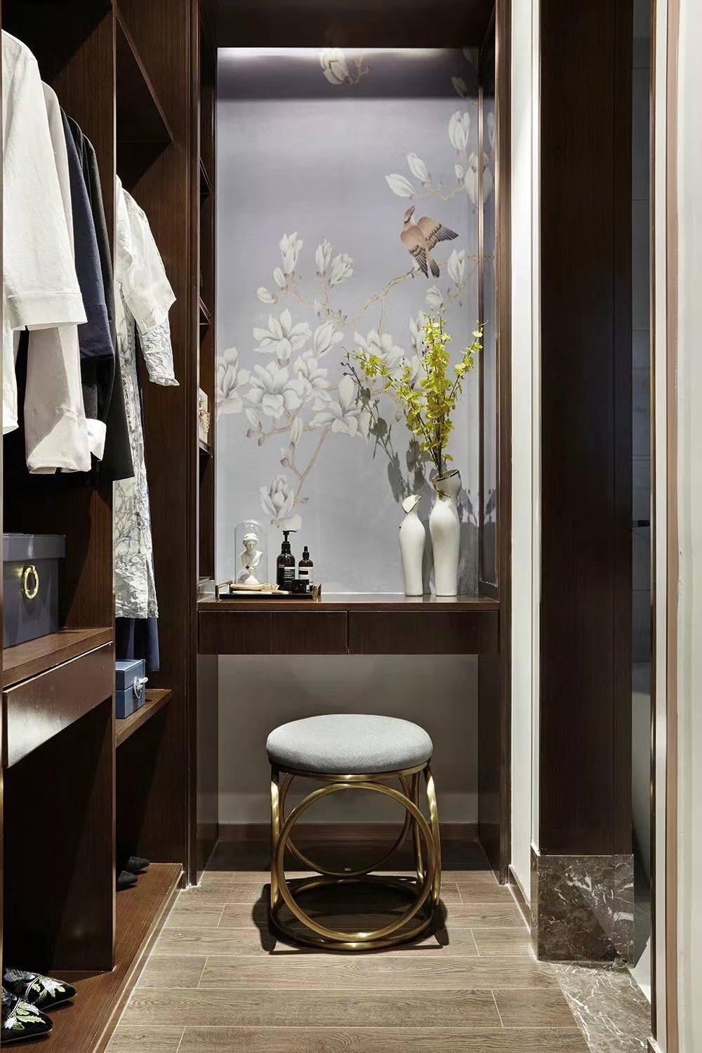 |晒晒姨妈家新中式大平层豪宅，卧室造景仿佛梦回大清，有钱真好