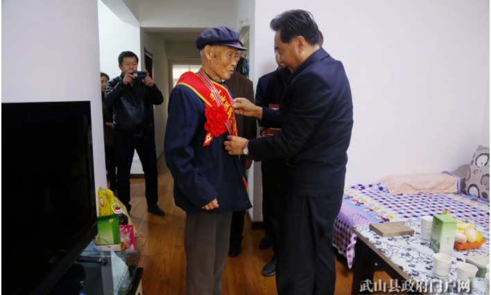 苏轼|索鸿宾走访慰问抗美援朝志愿军老战士