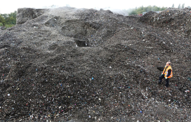 英國男誤將硬盤當垃圾扔，現竟出資6個億，求政府讓自己挖垃圾場-圖3