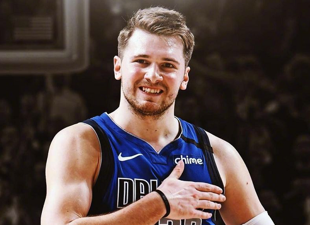 达米恩·利拉德|利拉德轰39+7仍无缘今日最佳！对不起，你碰到詹姆斯接班人了！