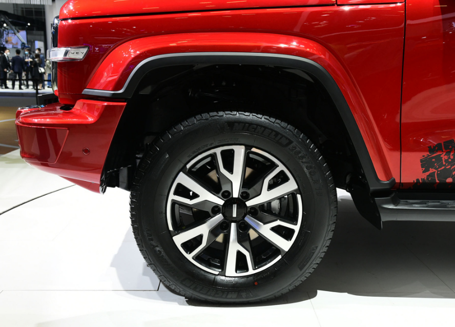 Jeep牧马人|坦克300问世，牧马人面前，国产越野车能挺直腰板了