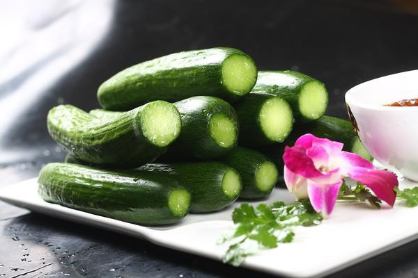 痛风|尿酸超标的人,少碰三物,多吃三瓜,坚持三事,痛风或向你投降