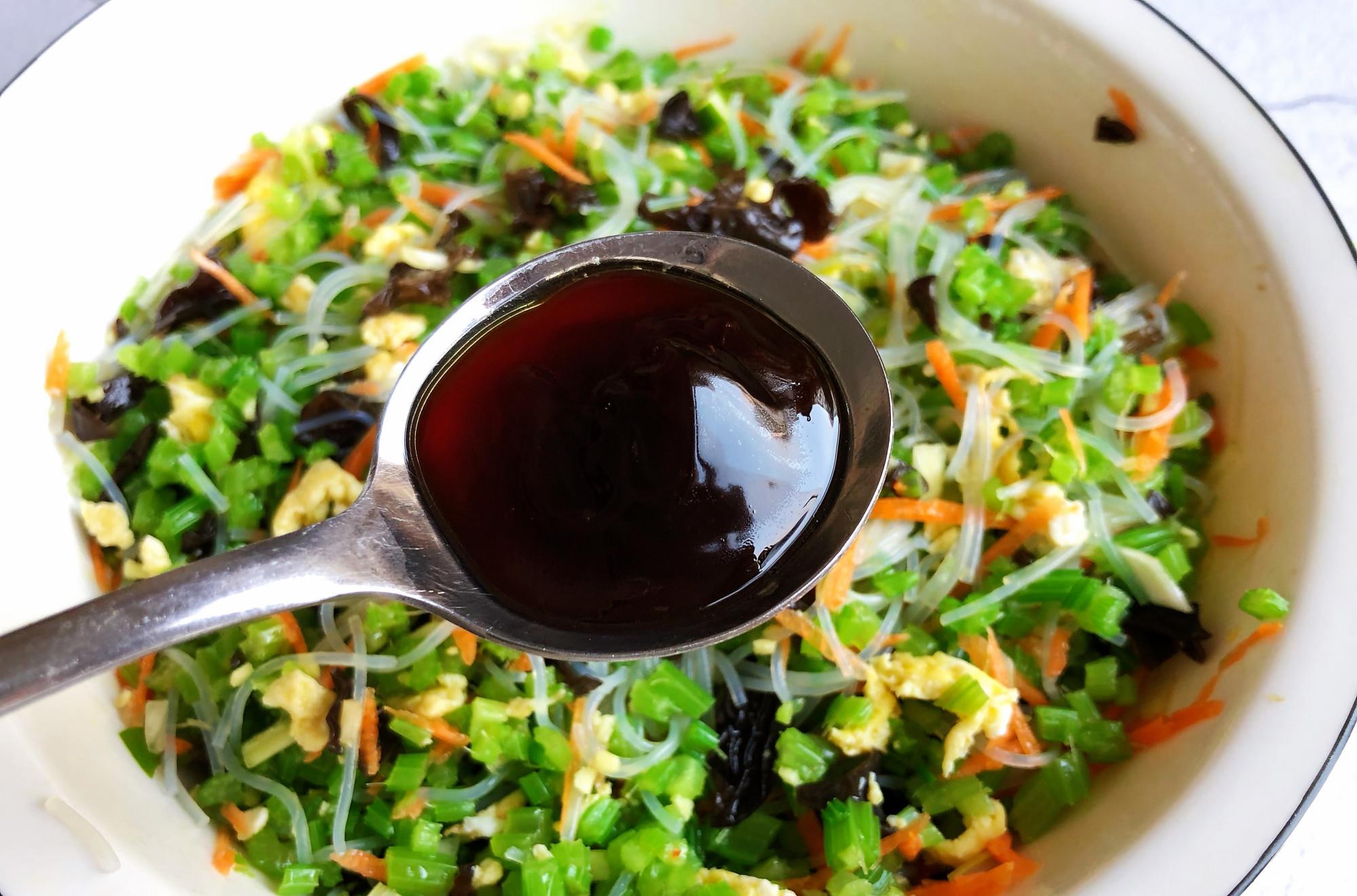 芹菜:早餐,我家迷上了吃它,无需揉面和面,10分钟上桌,皮薄馅大好吃