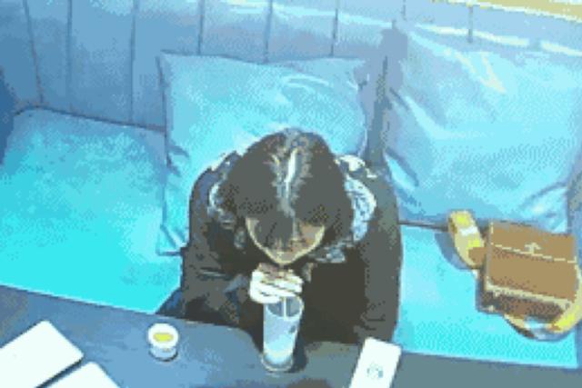 河南商报|细思极恐！女孩水杯遭熟人下药！关键时刻，店员这么做