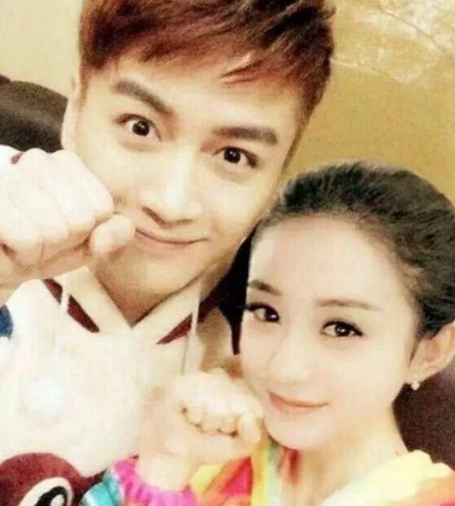 赵丽颖陈晓多张"恩爱照"被曝,亲密自拍,旁若无人的牵手