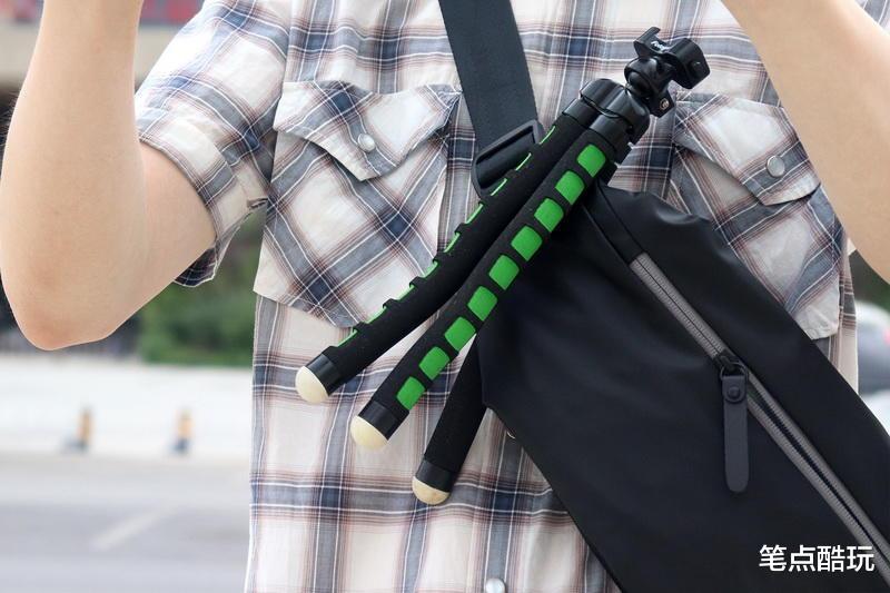 华策影视|包我满意:小米推出多功能运动休闲胸包,4空间3背法,水壶也能装