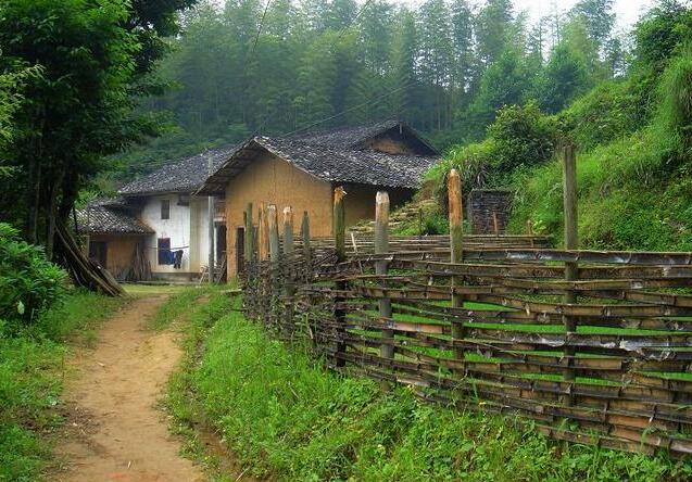 |农村里建房养老还是二层小楼最好，20万就能拿下主体，谁看谁心动