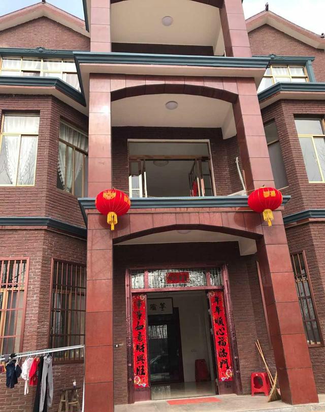 ▲回农村老家盖3层自建房，人生有这样的一套房子，知足了！