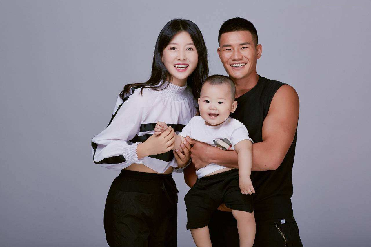 #谢孟伟#“其貌不扬”却娶到漂亮妻子的4大男星， 网友： 好白菜被猪拱了！