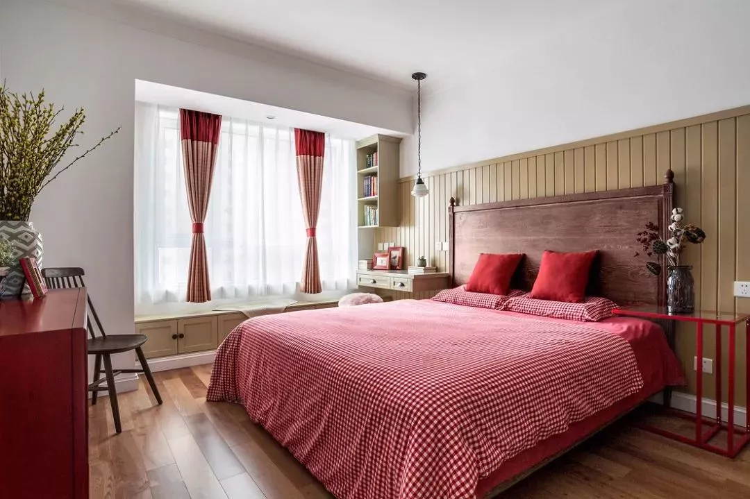 「」卧室里的小飘窗，颜值高又能收纳，有谁不喜欢它？