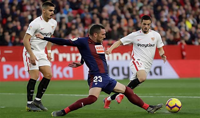 西甲：西甲联赛足球解析：格拉纳达 VS 比利亚雷亚尔、塞维利亚 VS 巴塞罗那