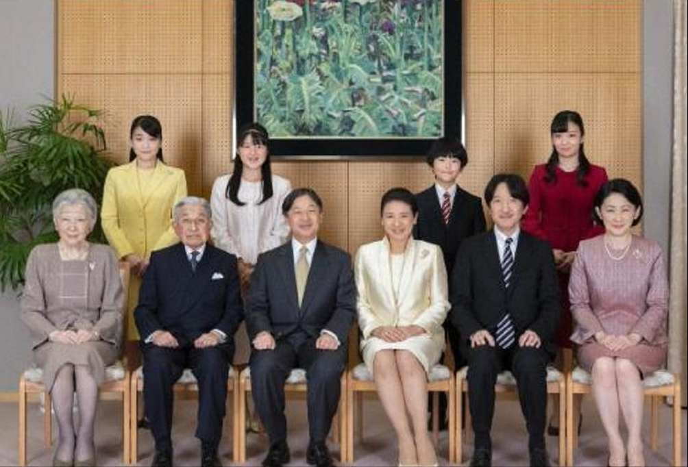 2021年日本皇室最新全傢福，創下歷史尷尬紀錄，合影一分為三-圖5
