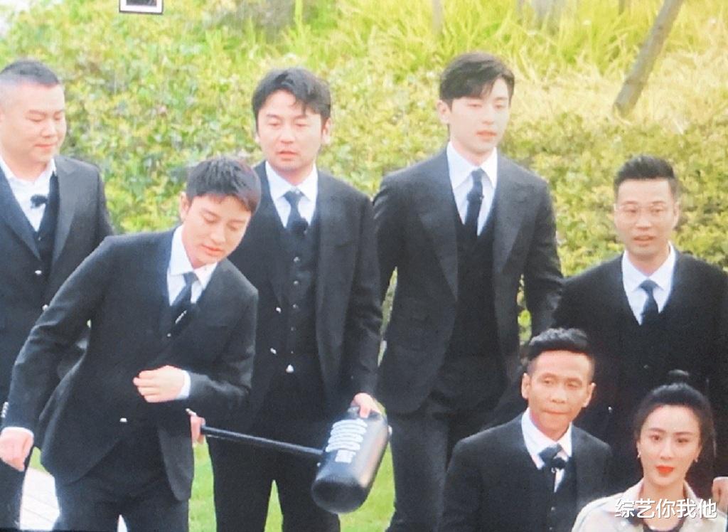 [邓伦]《极限挑战》众嘉宾做客薇娅直播间，颜值对比，邓伦才是最靓的仔