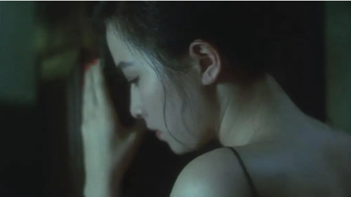 安妮·海瑟薇|林青霞给台下刘嘉玲使眼色，刘一切就绪就等上台当影后，结果尴尬