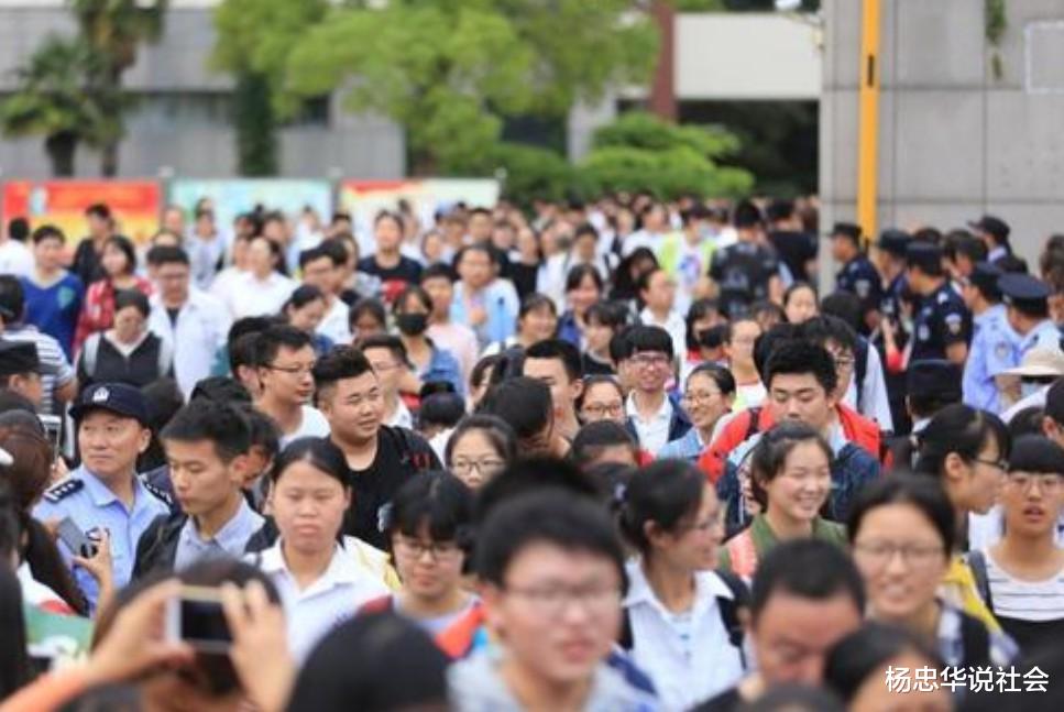 「教育厅」今年高考有多难？教育厅发重磅通知，严禁公办普通高中招收复读生